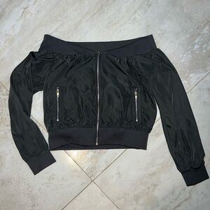 Off the shoulders zip up jacket